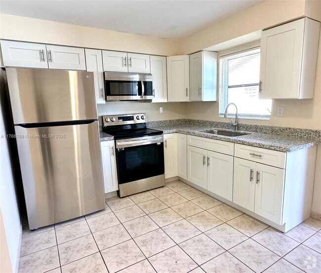 Building Photo - 202 SE 3rd Pl Unit 2 Rental