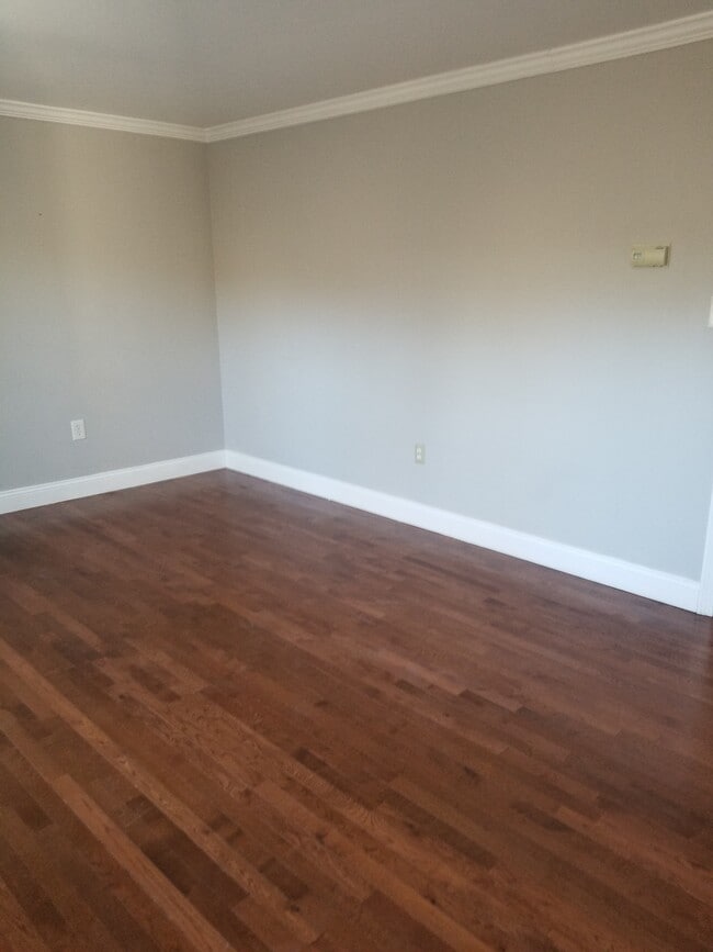 Building Photo - 370 High St Unit East