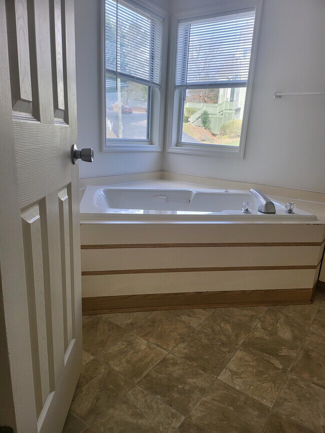 Photo - 1001 Brookhollow Dr