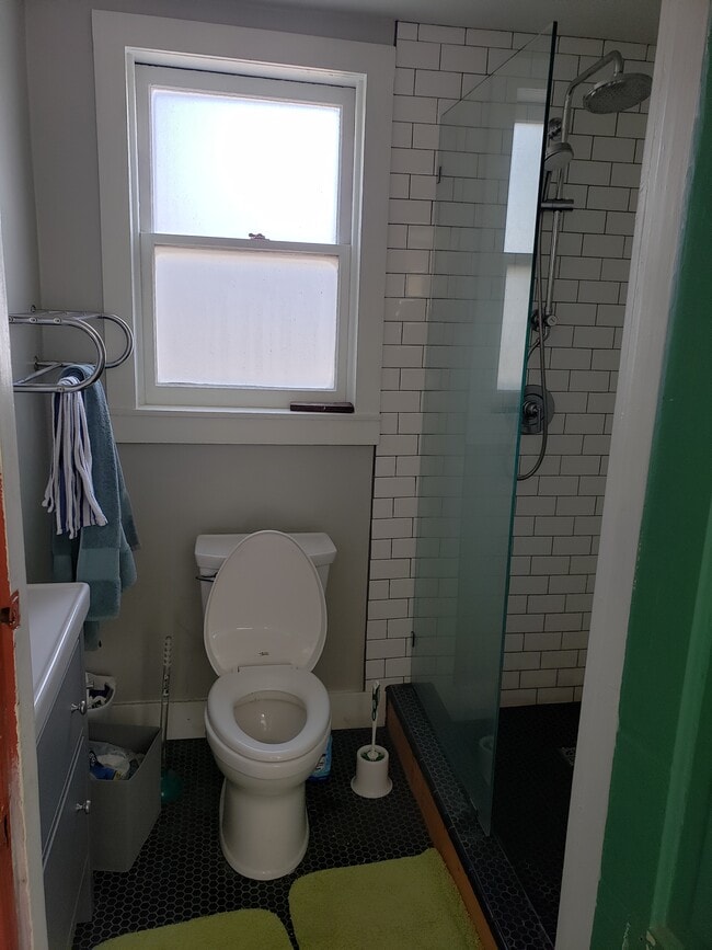 Photo - 9330 N Charleston Ave Unit 2nd Floor, Rm #3