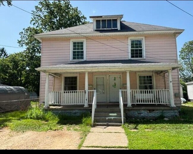Building Photo - 217 Lester Ave Unit 1