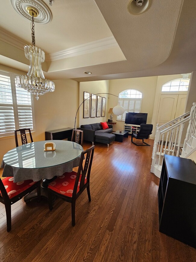 Dining Area - 199 N Lincoln Ave