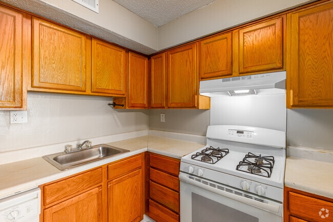 2 BR, 2 BA - 1175SF - Kitchen