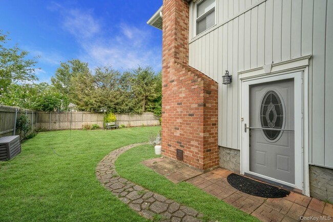 Photo - 100 E 7th St