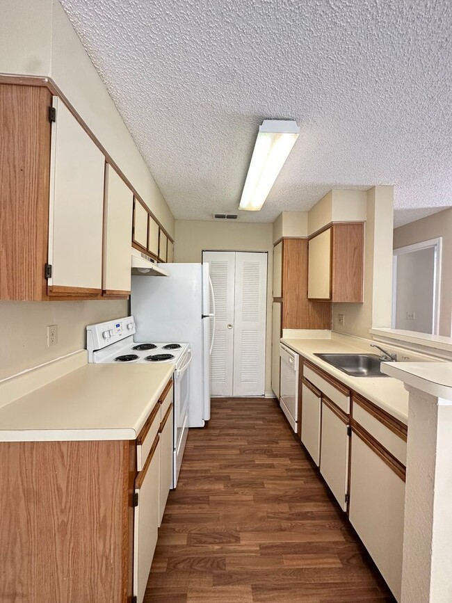 Photo - MOVE IN SPECIAL !!2 BEDROOM 1 BATHROOM CON...