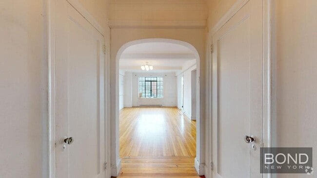 Building Photo - 1 Christopher St Unit 6D Rental
