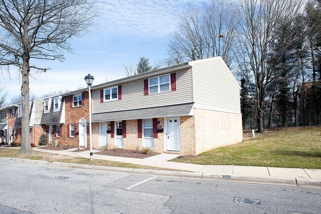 Building Photo - Hilltop Village - Fantastic, totally upgraded 2 bedroom, 1.5 bath end unit TH!