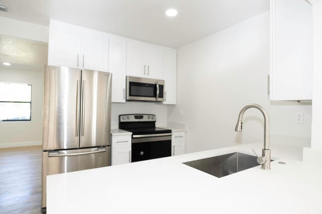 Photo - 924 NW 11th Ct