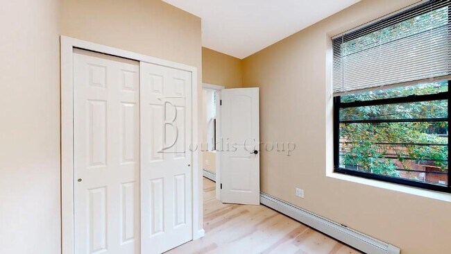 ** GUT RENOVATED ** 3 BEDROOM ** PRIME ASTORIA ** 2 MIN TO N/W