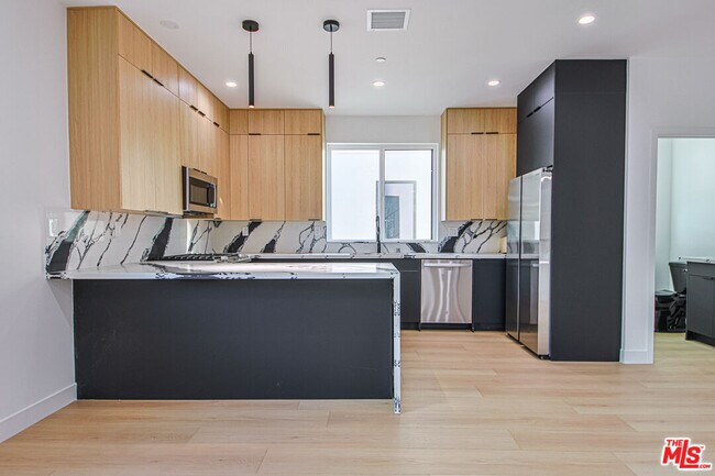 Building Photo - 11736 Gilmore St