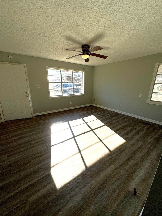 Photo - 102 Honeysuckle St