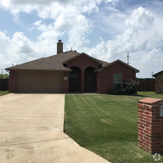 Building Photo - Wonderful 3/2/2 with covered patio! Close ... Rental