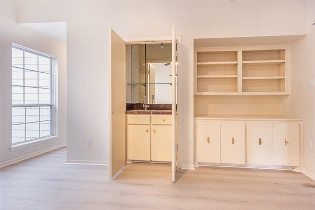 Building Photo - 2703 Glenn Lakes Ln