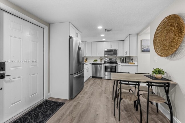 Photo - 6674 4th St