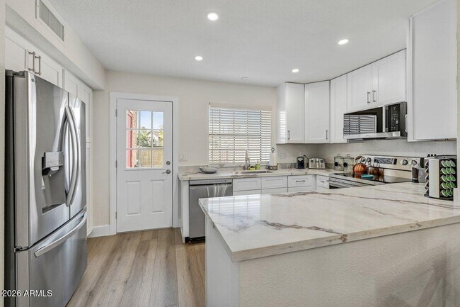 Photo - 4901 E Kelton Ln