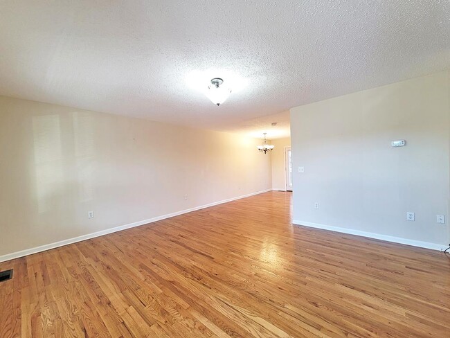 Photo - 807A Edgemont Terrace SW