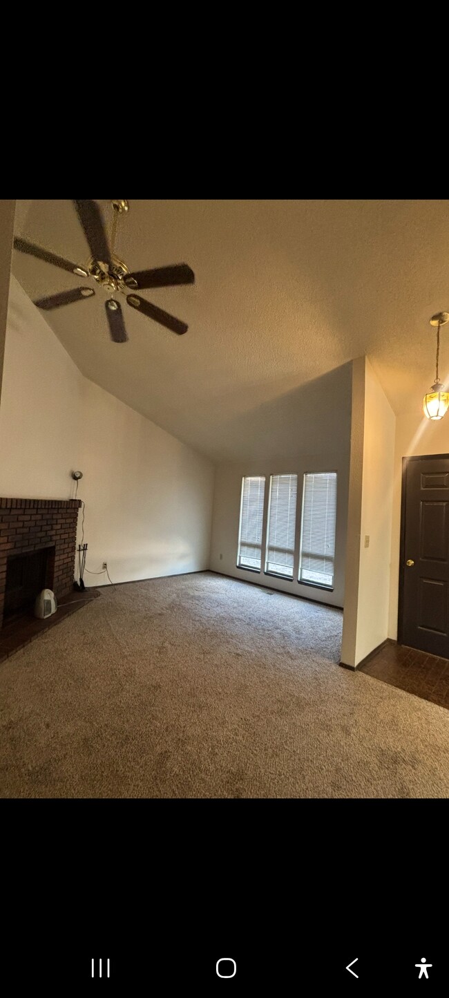 Building Photo - 1213 S 43rd Ave Unit B