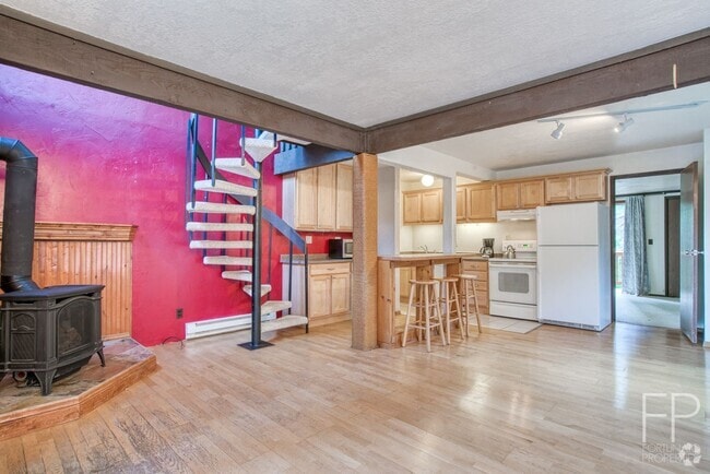 Building Photo - Walk to Bus Stop! Great Views and Hiking! ... Rental