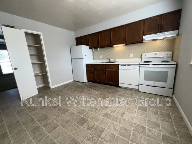 Photo - 201 W Wesley Dr