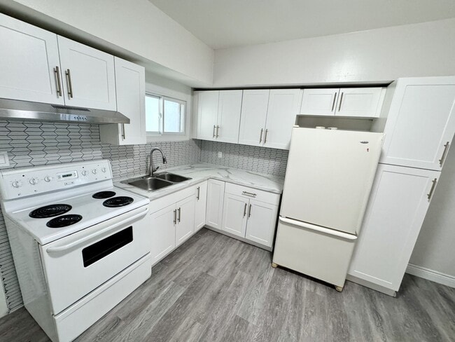 Building Photo - 476 Aylmer Ave