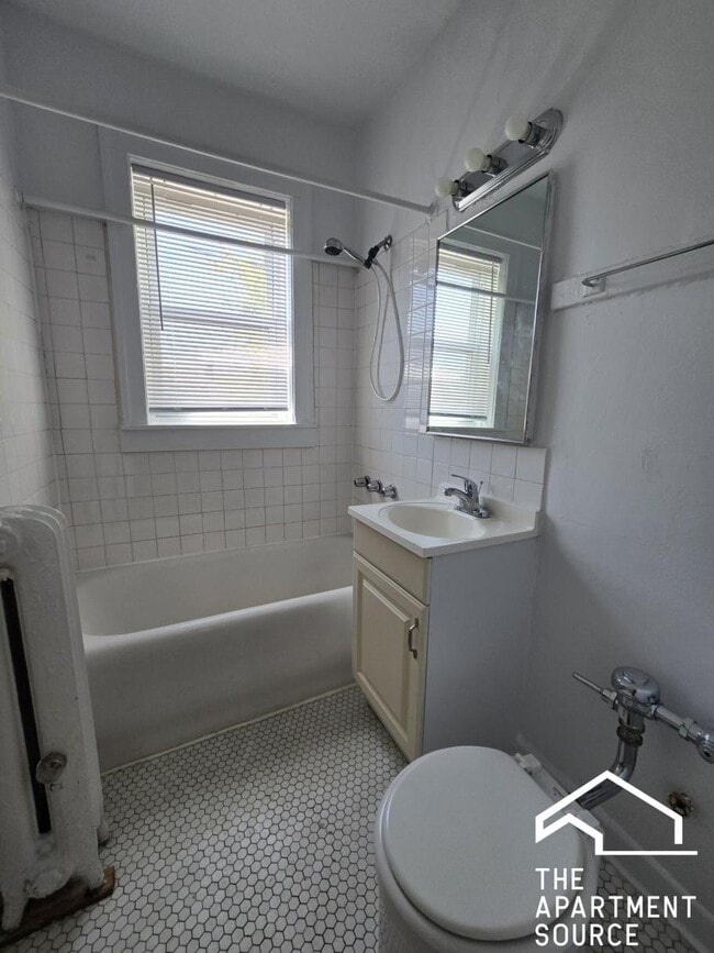 Building Photo - 1333 W Birchwood Ave Unit 303