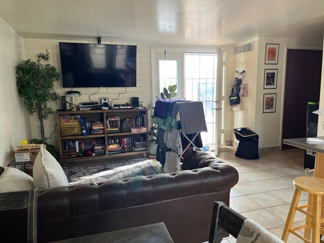 Photo - 1703 E 13th St