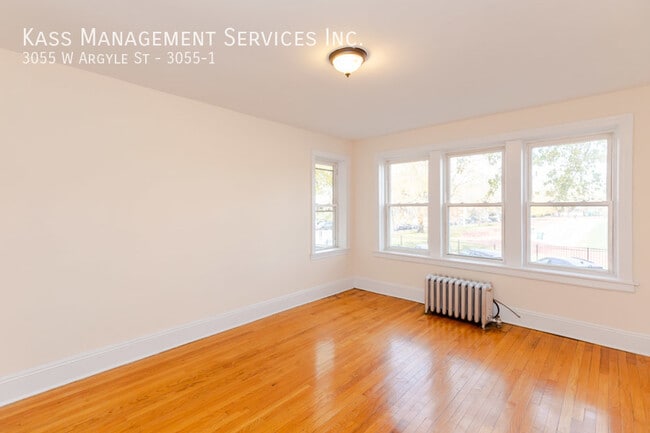 Photo - 3055 W Argyle St Unidad 3055-1