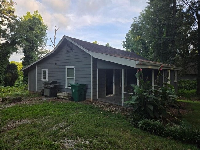 Building Photo - 1105 N Valley Brook Rd Rental