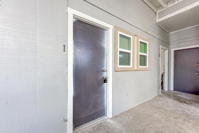 Photo - For Lease – Fully Furnished Studio Near UT