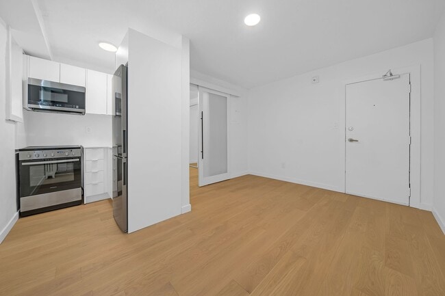 26 Balmoral Ave Unit 106