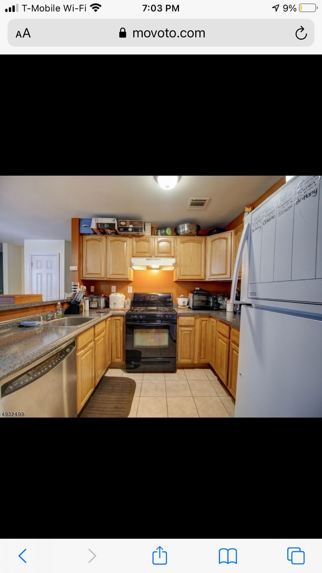 Photo - 245 Leslie St