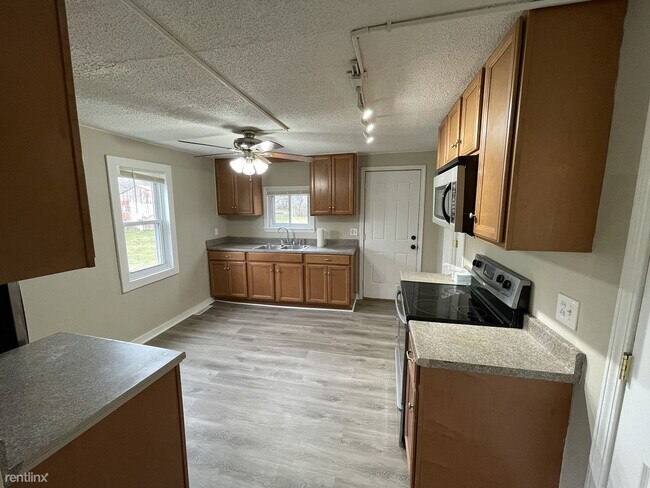 Photo - 3 br, 1 bath House - 2418 Dunlap St