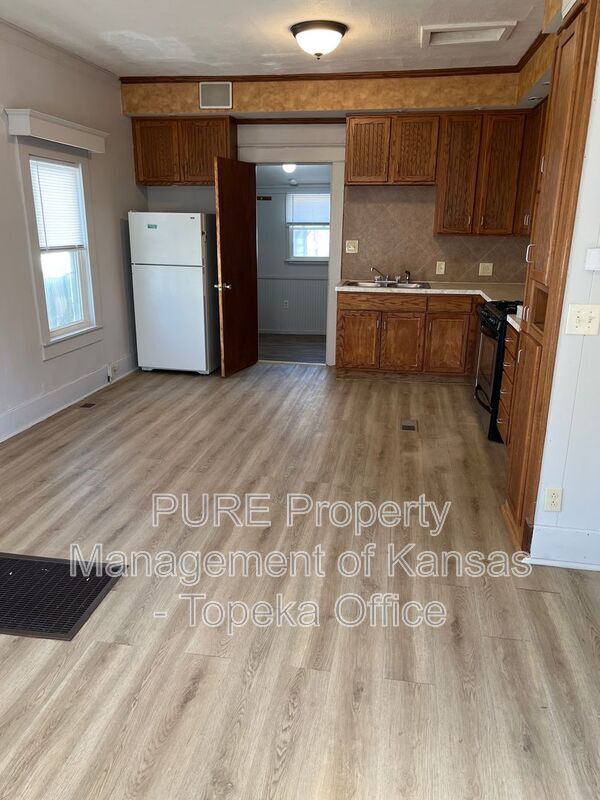 Photo - 430 NE Lime St