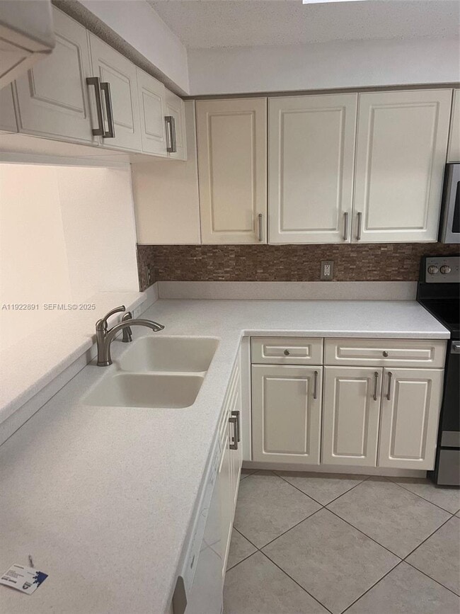 Photo - 3021 Alcazar Pl Unit 203