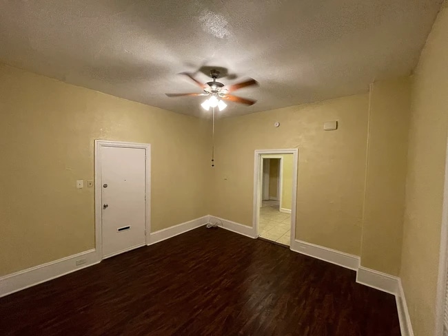 Building Photo - 430 Folcroft Ave Unit 2