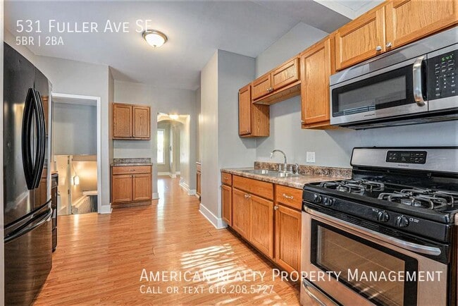 Photo - 531 Fuller Ave SE