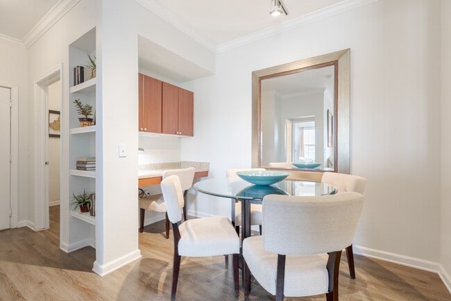 Built in Desks & Bookshelves *