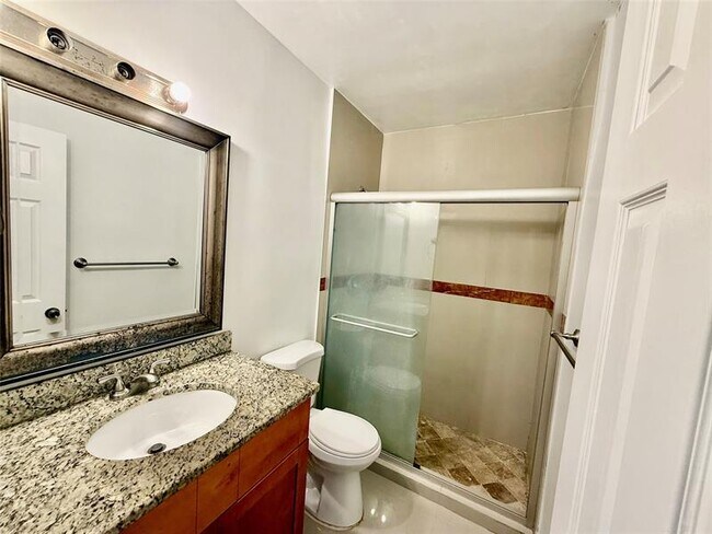 Photo - 299 SW 7th St Unidad 101a