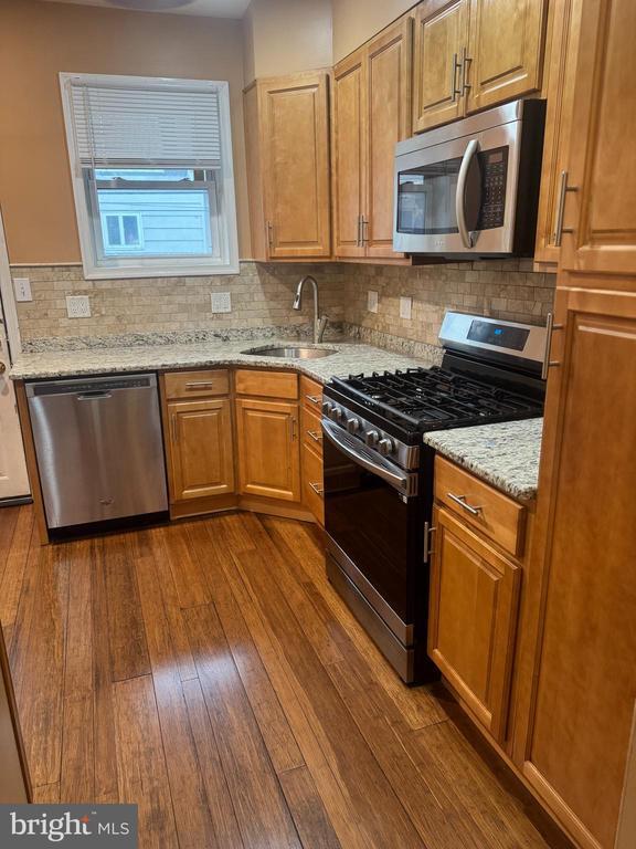 Photo - 3412 Salmon St