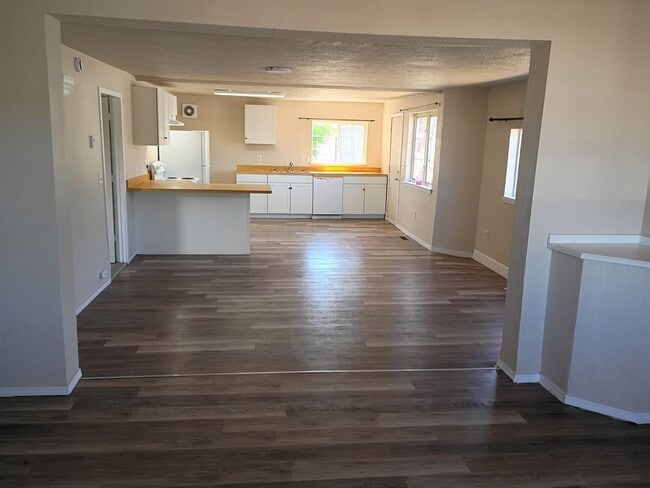 Photo - NE Spokane 2 bedroom apartment (Fresh paint and flooring) Unit A