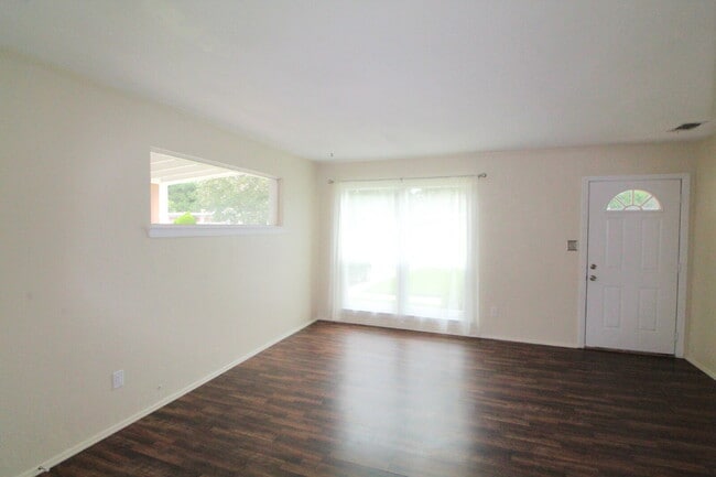 Photo - Spacious 3-Bedroom Home Off Fairfield – Pe...