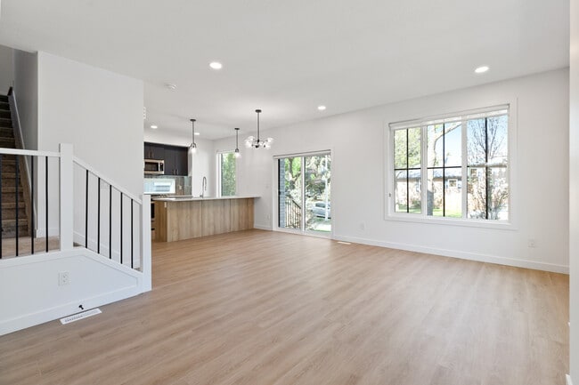 Building Photo - 8305-8387 87 St NW Unit MAIN 8305