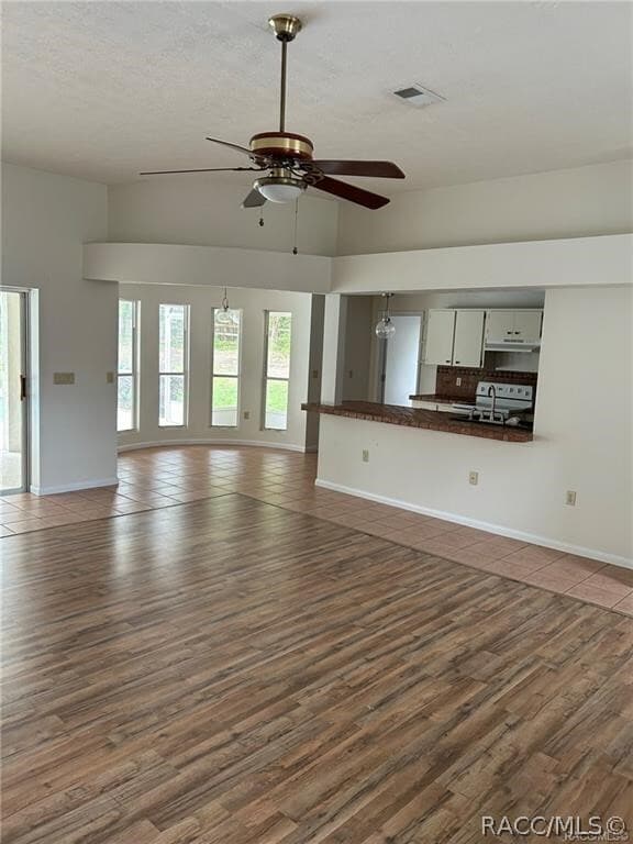 Photo - 2620 E Newhaven St