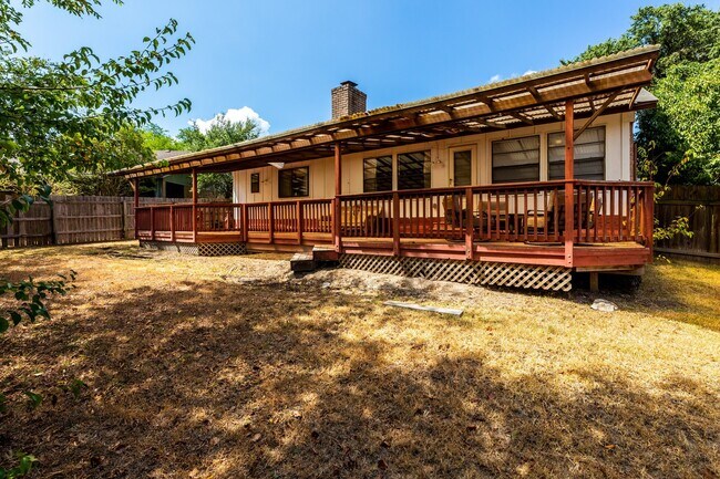 Photo - Charming Cottage in North Park Estate - Prime Location!