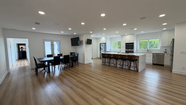 5855 Shirley Ave