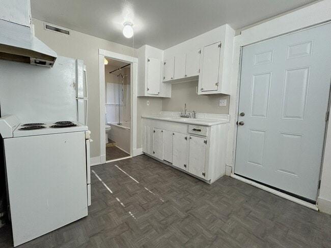 Photo - 117 E Glenwood Ave