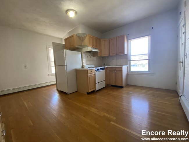 Building Photo - 11 Snow St Unit 2 Rental