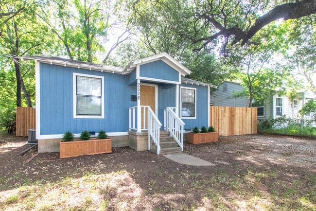 Photo - 2506 N Elm St