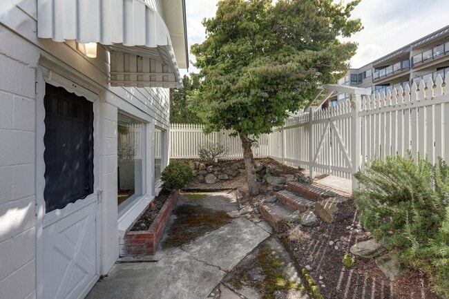 Photo - 529 Maple St