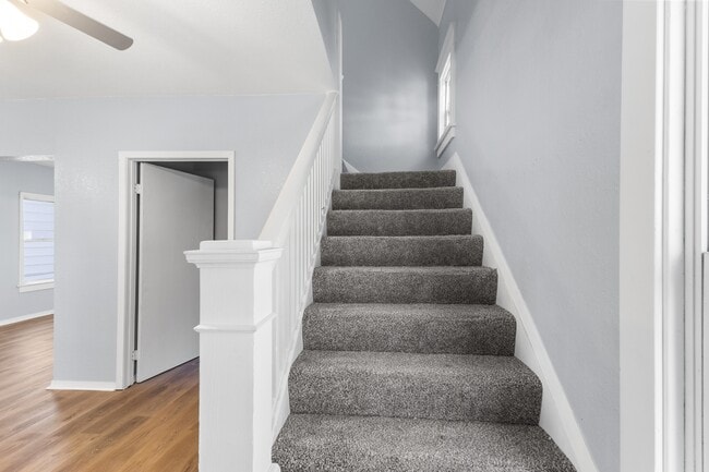 Photo - 1418 Mott Ave